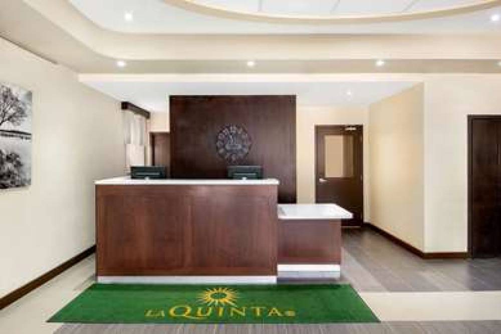 La Quinta Inn & Suites Oshawa 8