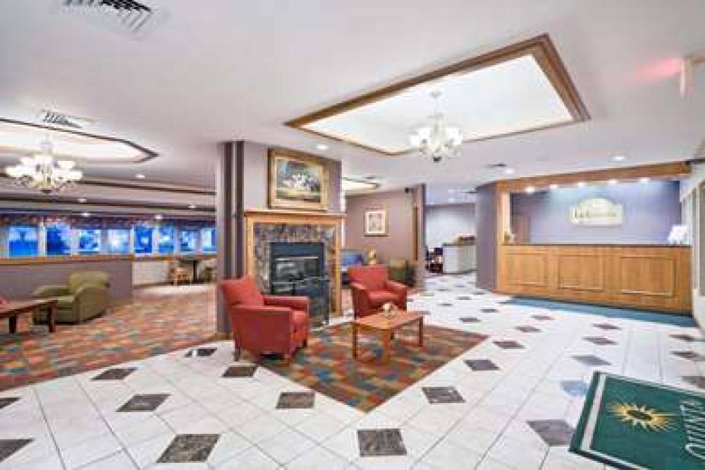 La Quinta Inn & Suites Overland Park 6