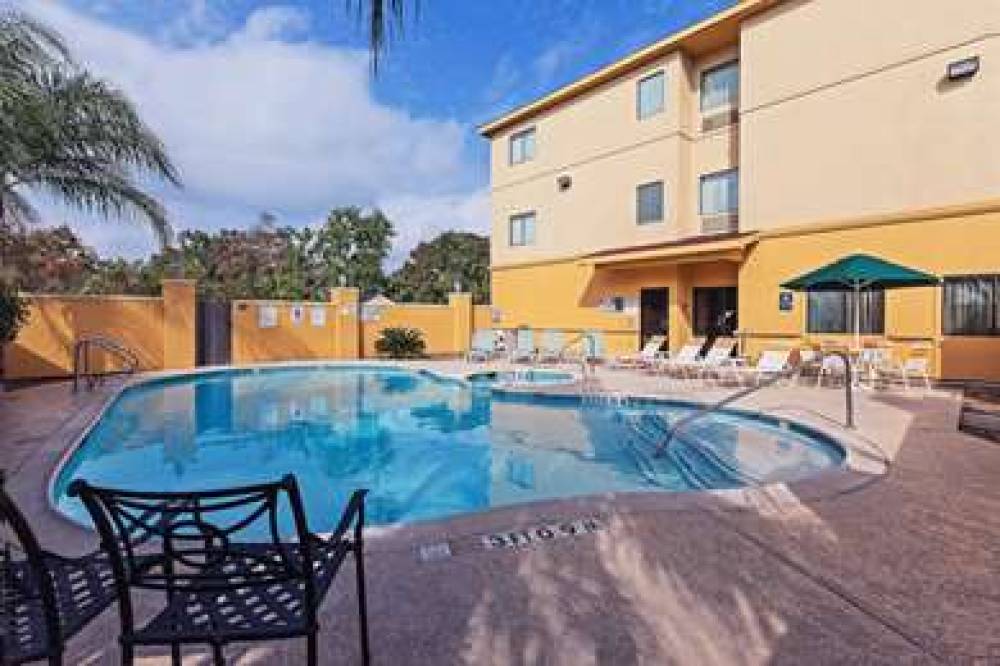 La Quinta Inn & Suites Pasadena 8