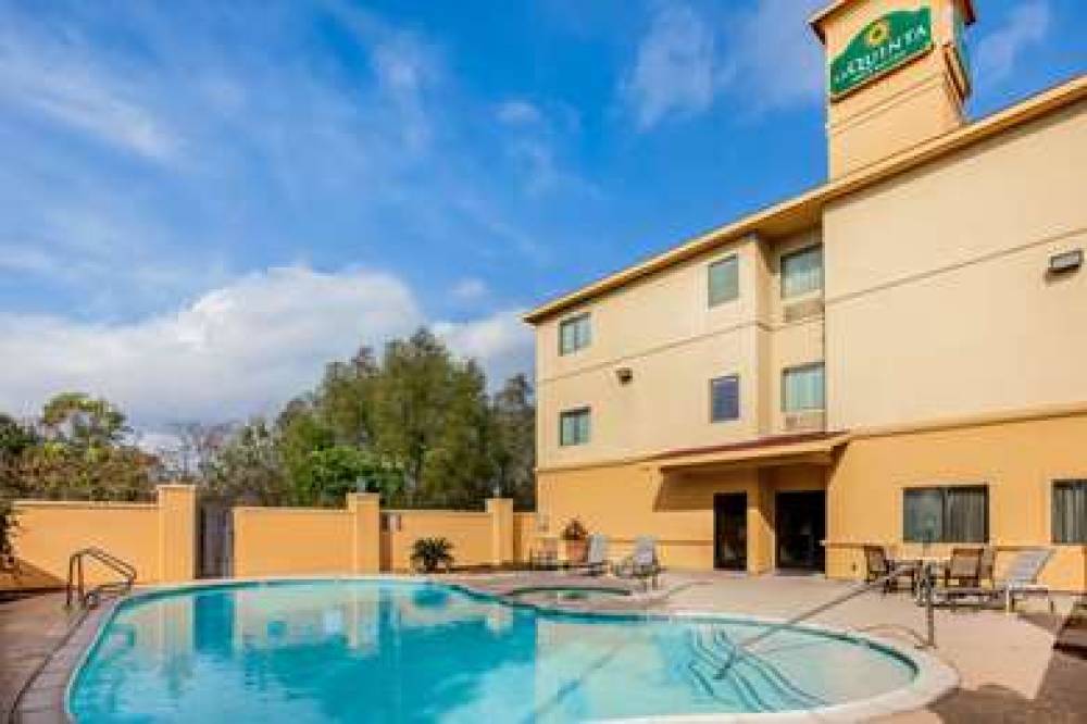 La Quinta Inn & Suites Pasadena 9