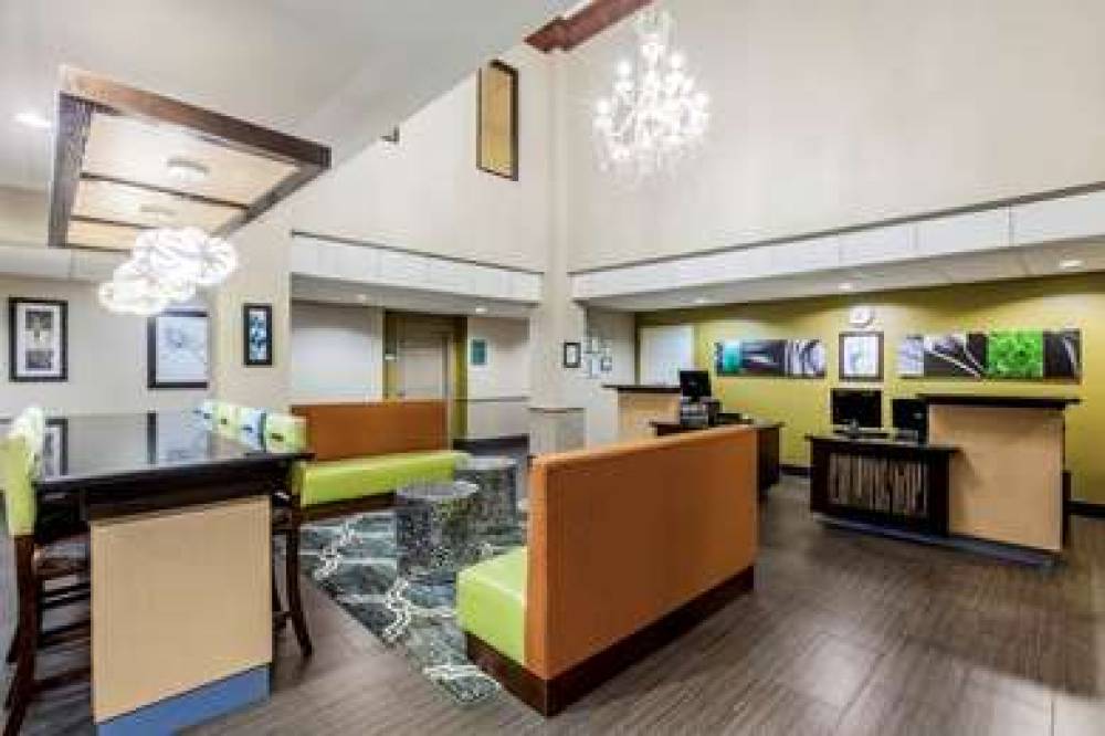 La Quinta Inn & Suites Pasadena 6