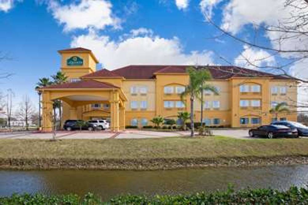 La Quinta Inn & Suites Pearland 2