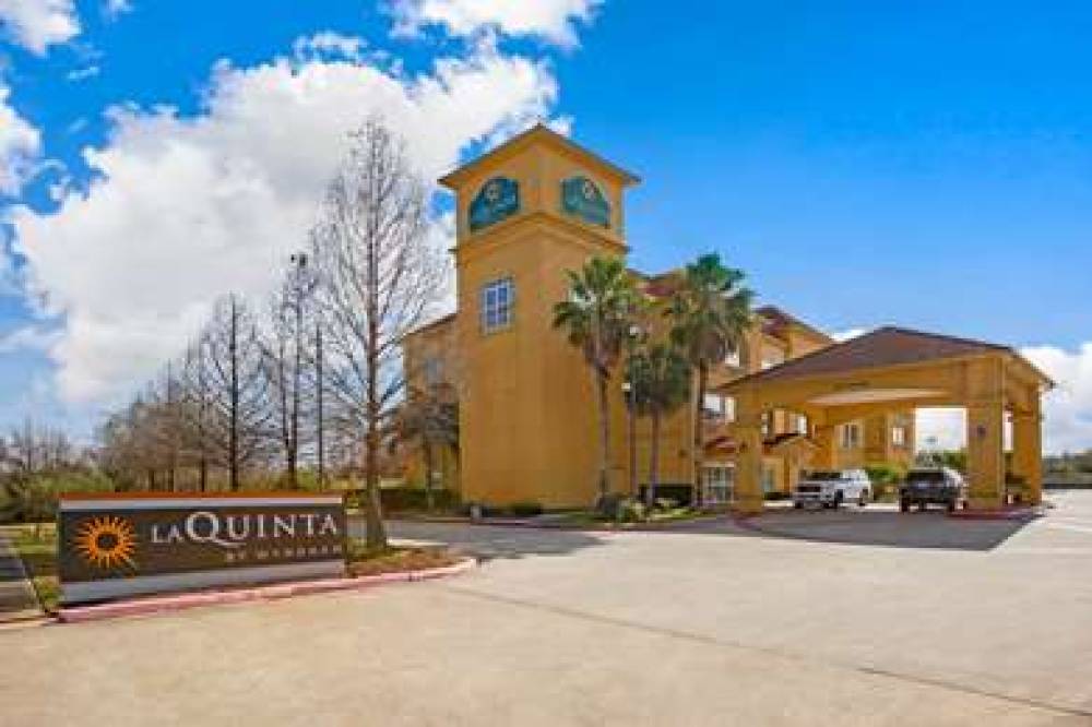 La Quinta Inn & Suites Pearland 3