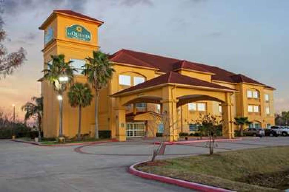 La Quinta Inn & Suites Pearland 4