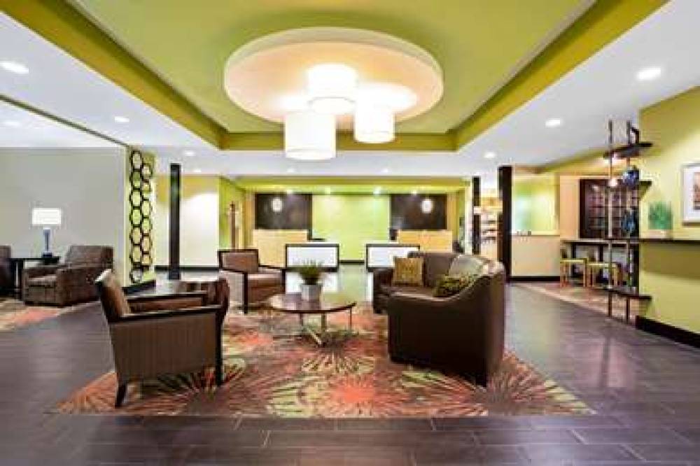 La Quinta Inn & Suites Pecos 8