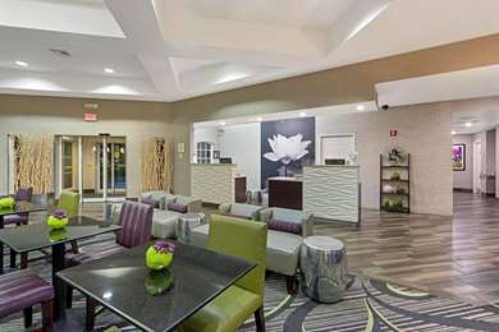 La Quinta Inn & Suites Phoenix Scottsdale 3