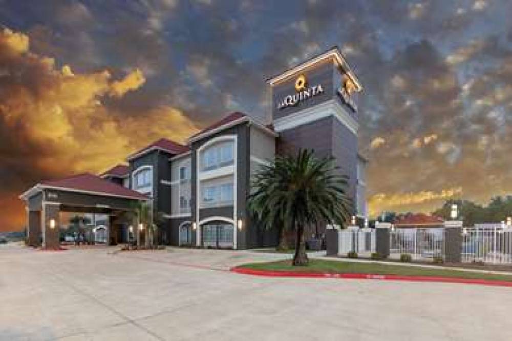 La Quinta Inn & Suites Port Lavaca 3