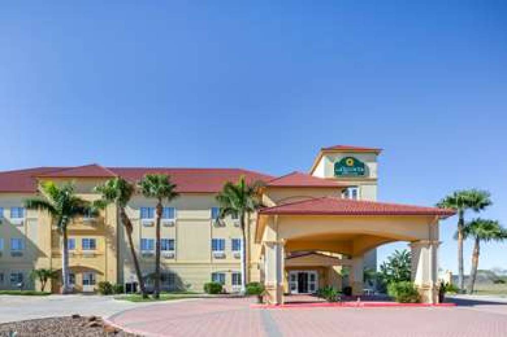 La Quinta Inn & Suites Raymondville 1