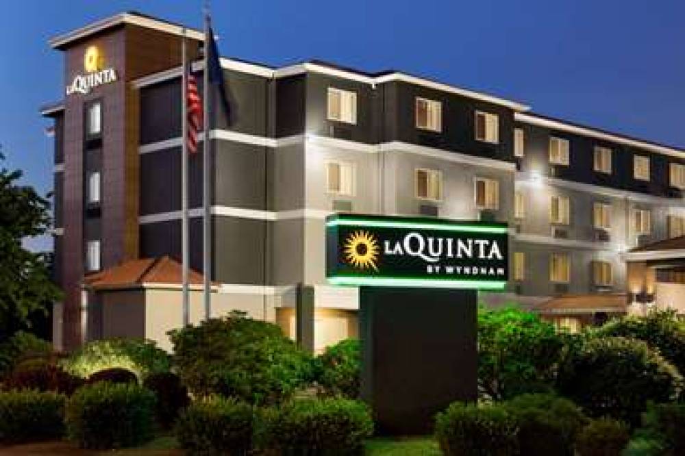 La Quinta Inn & Suites Salem 3