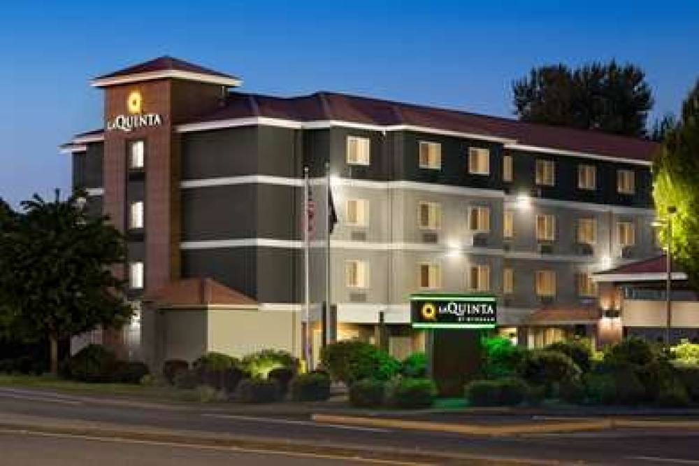 La Quinta Inn & Suites Salem 2