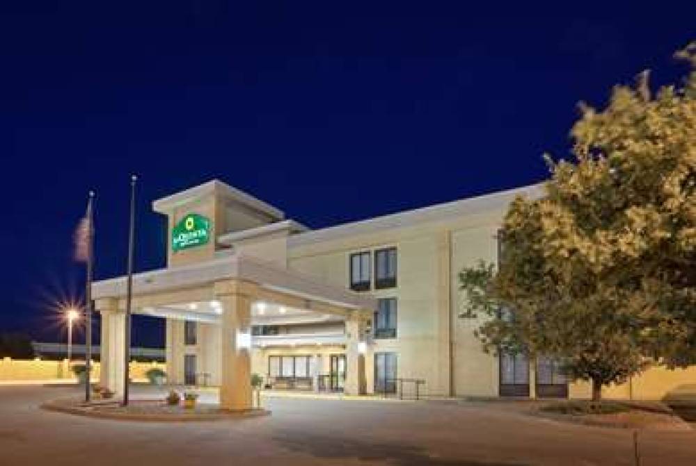 La Quinta Inn & Suites Salina 3