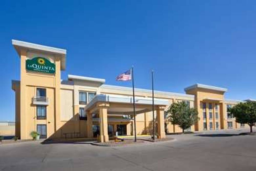 La Quinta Inn & Suites Salina 2