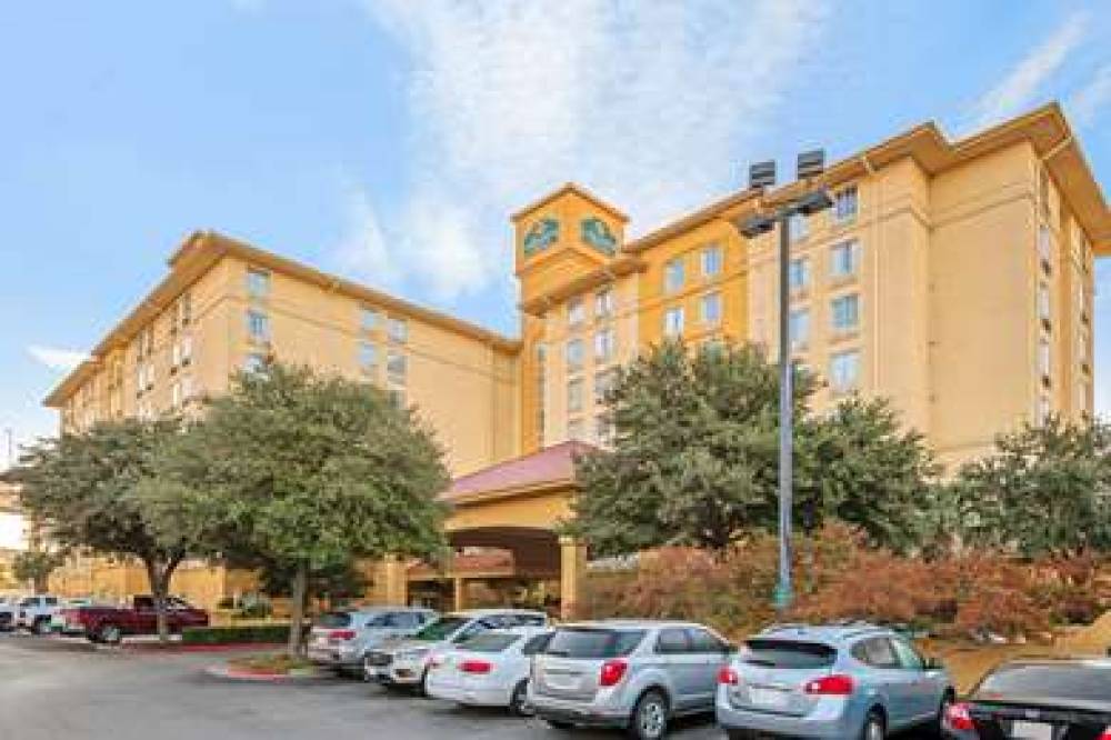 La Quinta Inn & Suites San Antonio Airport 1