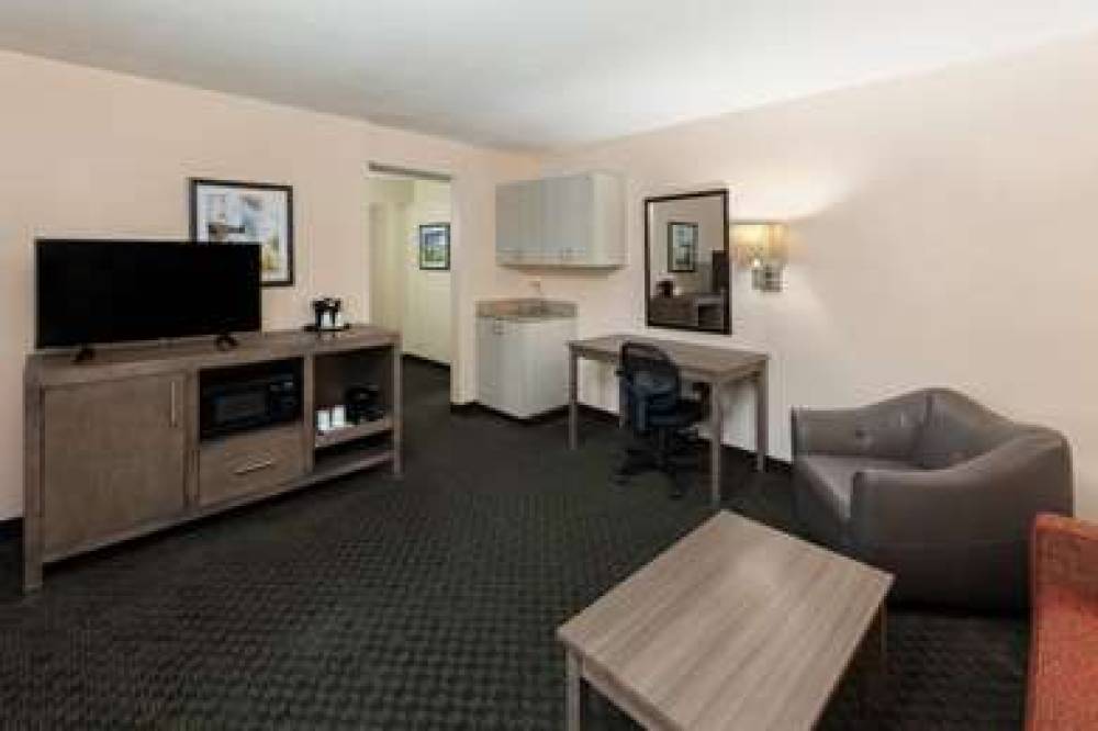 La Quinta Inn & Suites San Antonio Medical Center 9