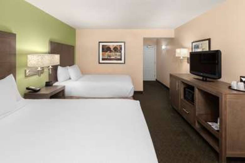 La Quinta Inn & Suites San Antonio Medical Center 4