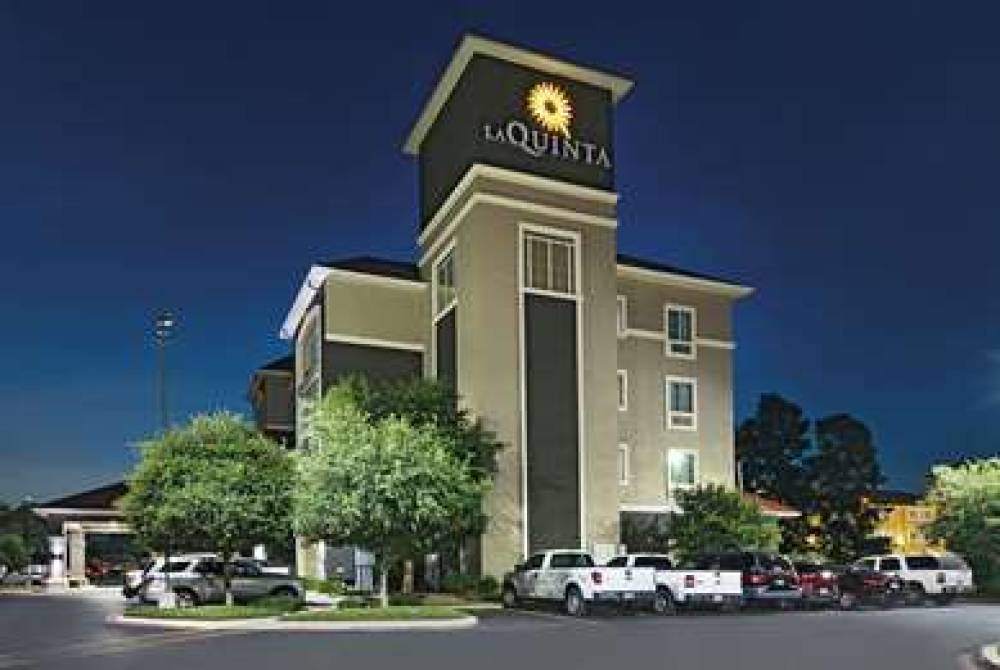 La Quinta Inn & Suites San Antonio Northwest 5