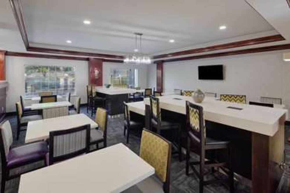 La Quinta Inn & Suites Savannah Airport - Pooler 6