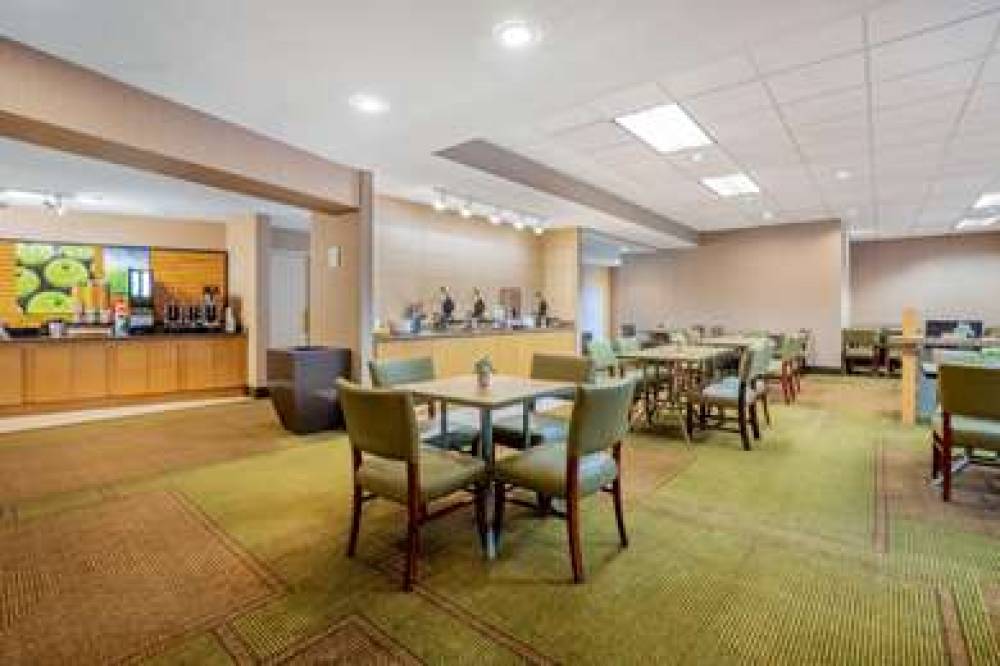 La Quinta Inn & Suites Seattle Sea-Tac Airport 9