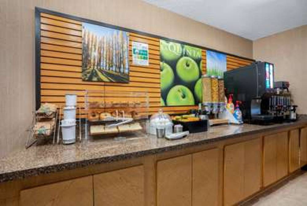 La Quinta Inn & Suites Seattle Sea-Tac Airport 7