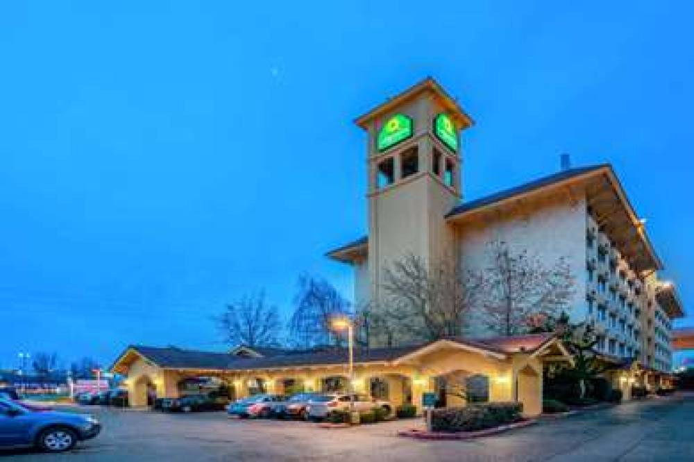 La Quinta Inn & Suites Seattle Sea-Tac Airport 3