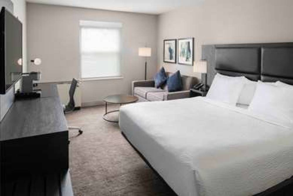 La Quinta Inn & Suites South Burlington 9