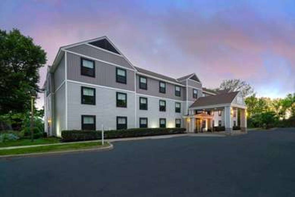 La Quinta Inn & Suites South Burlington 1