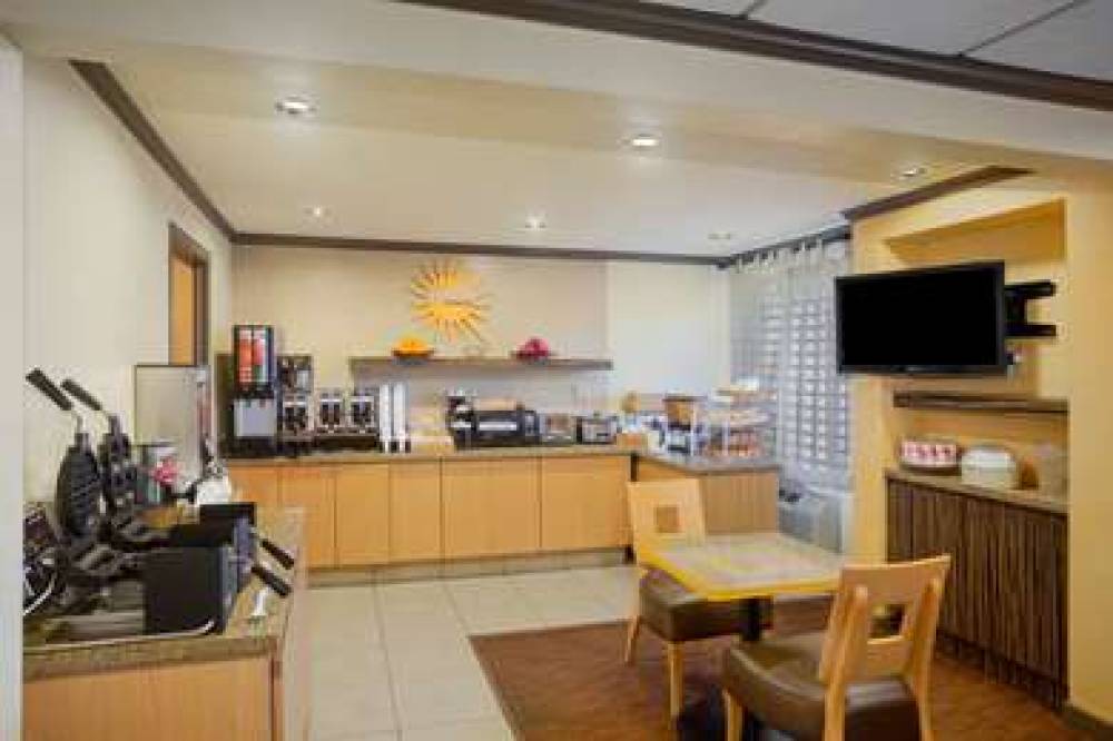 La Quinta Inn & Suites Springdale 7