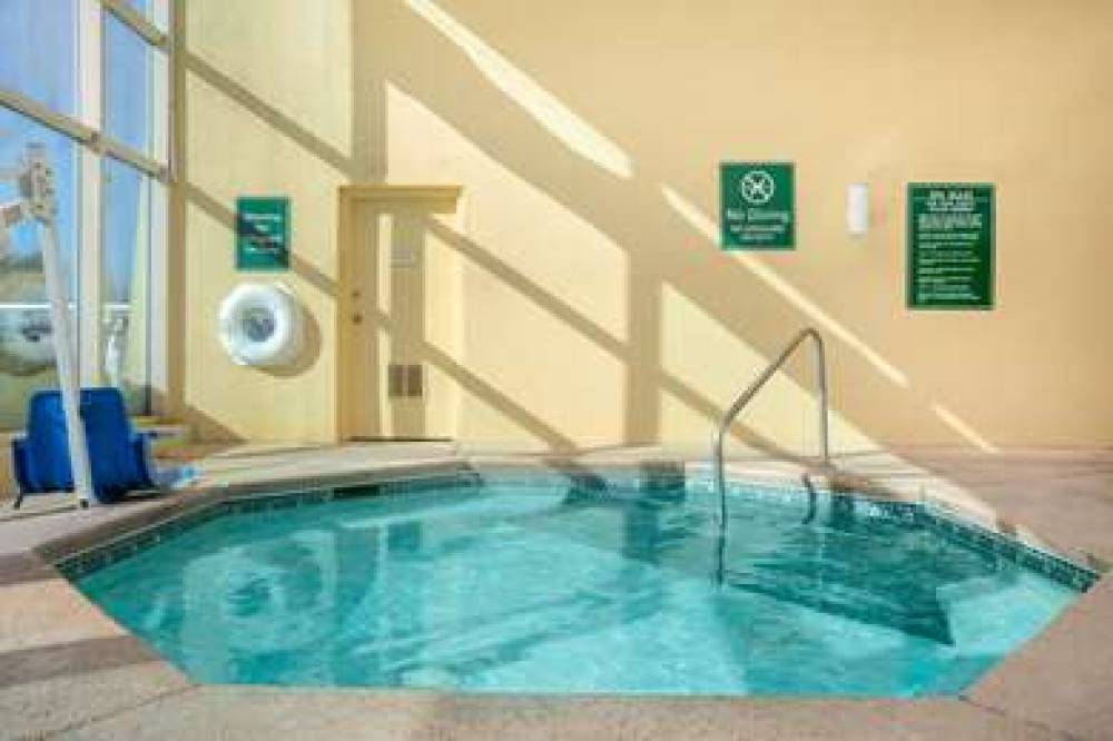 La Quinta Inn & Suites Springdale 9