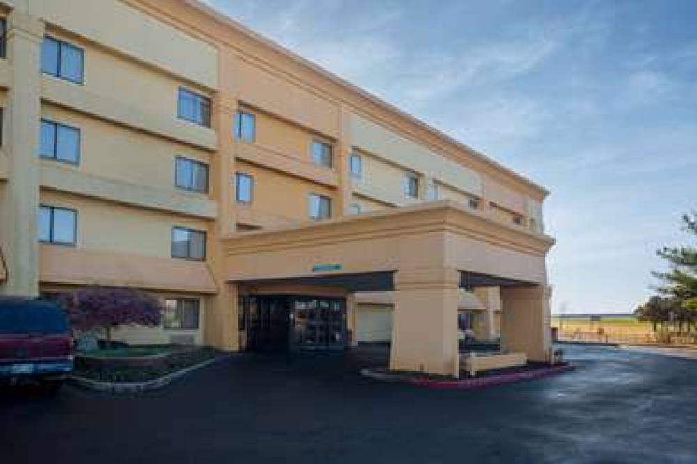 La Quinta Inn & Suites Springdale 1