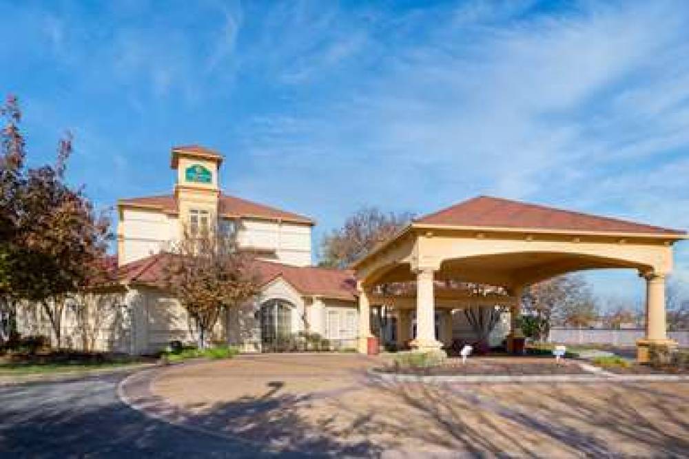 La Quinta Inn & Suites St. Louis Westport 4