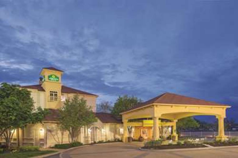 La Quinta Inn & Suites St. Louis Westport 2