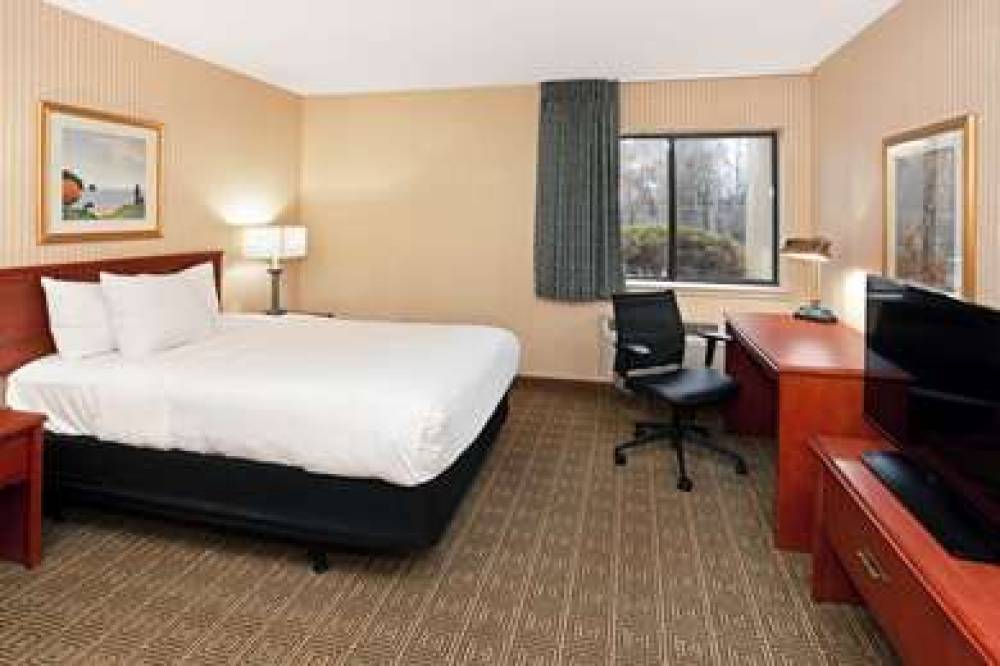 La Quinta Inn & Suites Stevens Point 10