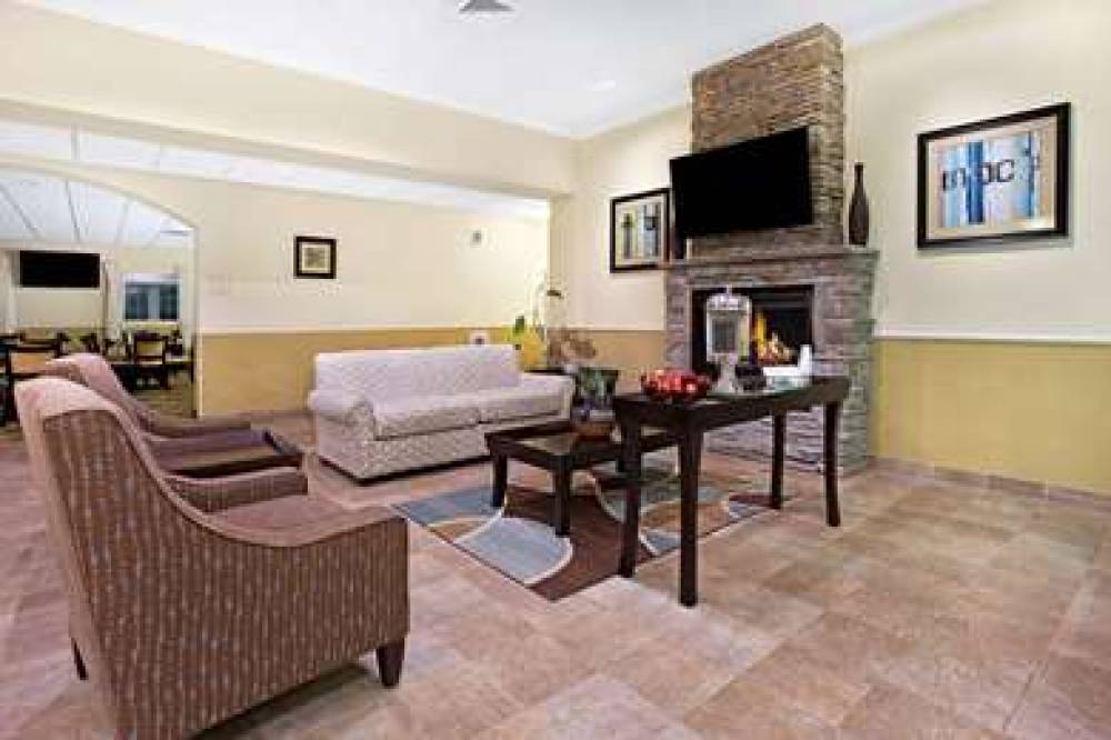 La Quinta Inn & Suites Stonington-Mystic Area 7