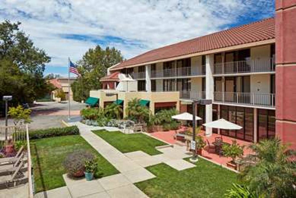 La Quinta Inn & Suites Thousand Oaks-Newbury Park 1