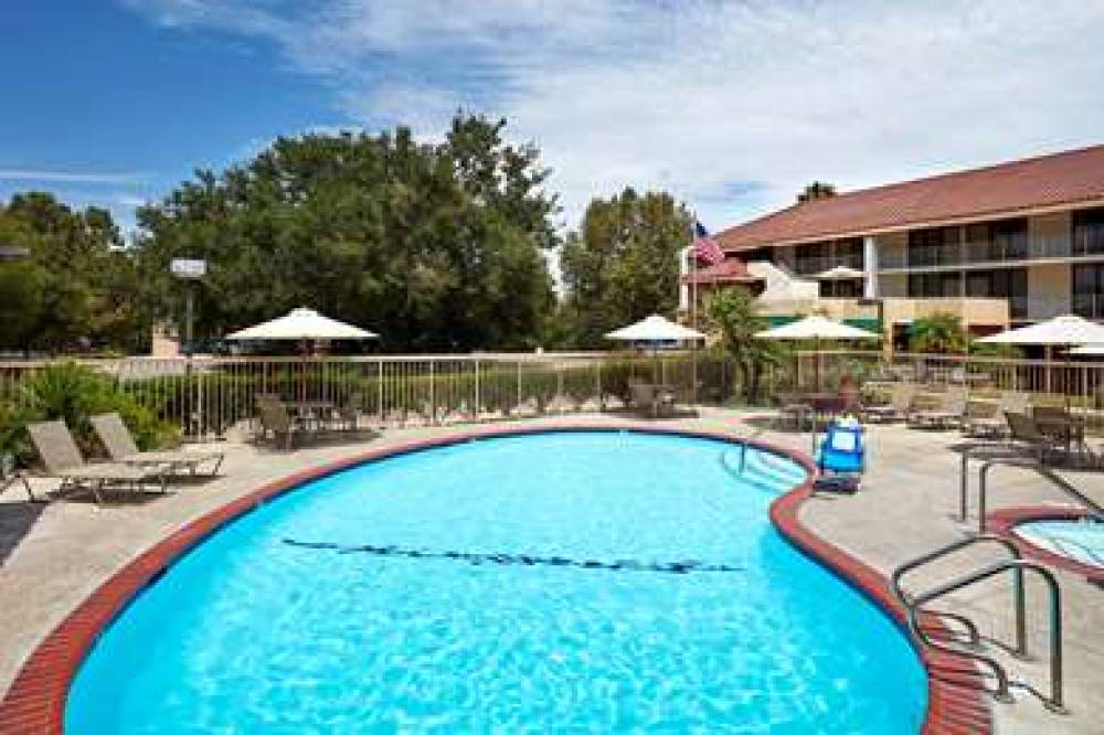 La Quinta Inn & Suites Thousand Oaks-Newbury Park 10