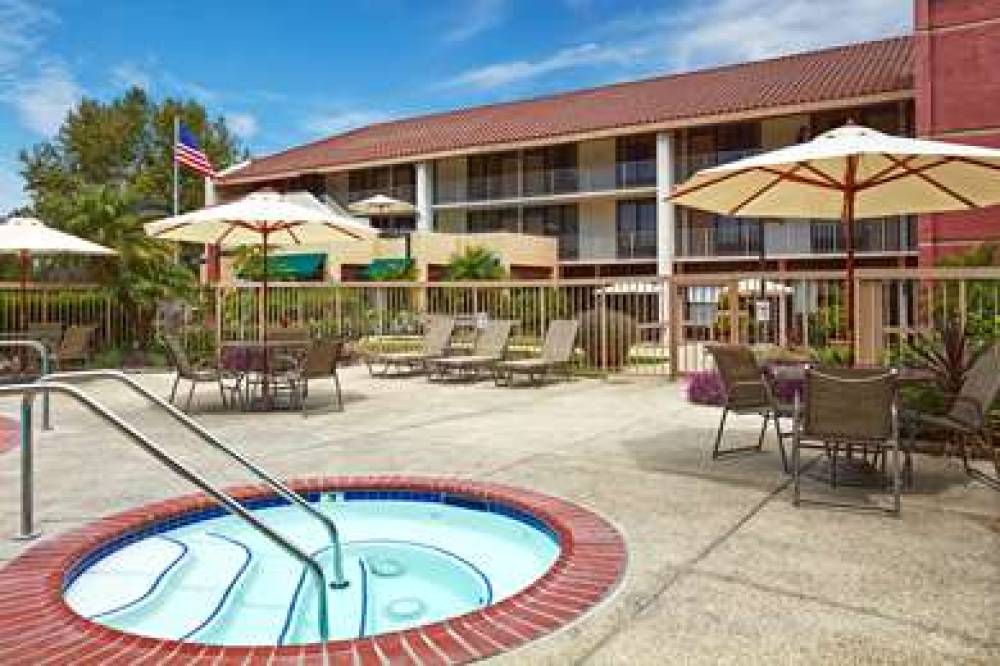 La Quinta Inn & Suites Thousand Oaks-Newbury Park 9