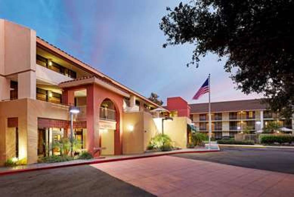 La Quinta Inn & Suites Thousand Oaks-Newbury Park 2