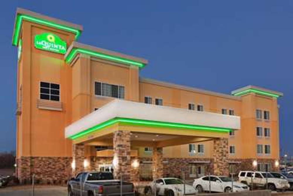 La Quinta Inn & Suites Tulsa - Catoosa 1