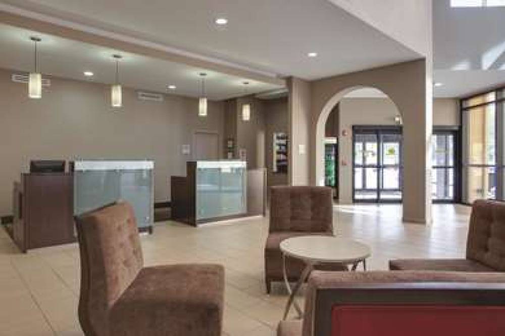 La Quinta Inn & Suites Verona 4