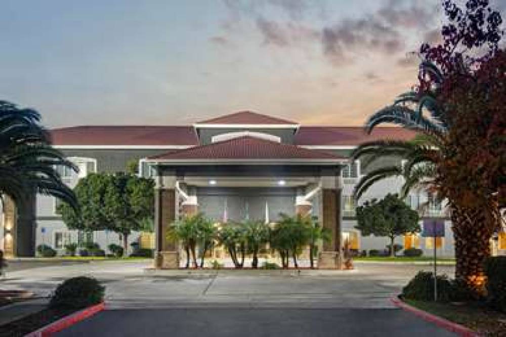 La Quinta Inn & Suites Visalia/Sequoia Gateway 3