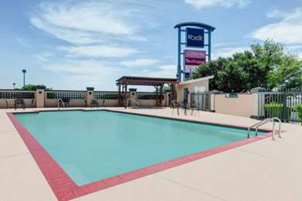 La Quinta Inn & Suites Weatherford 10