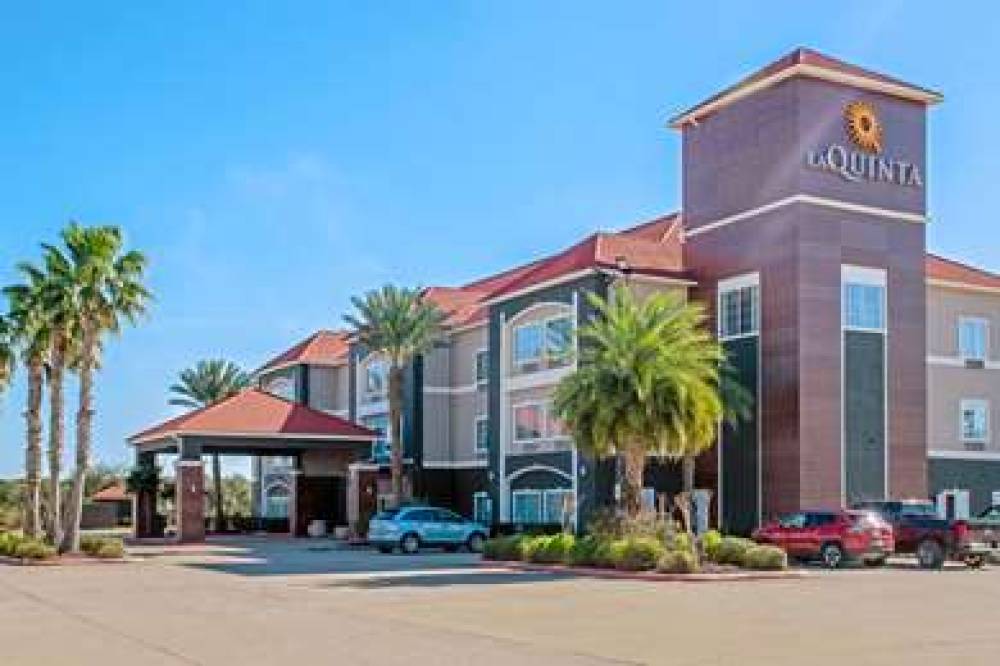 La Quinta Inn & Suites Winnie 7