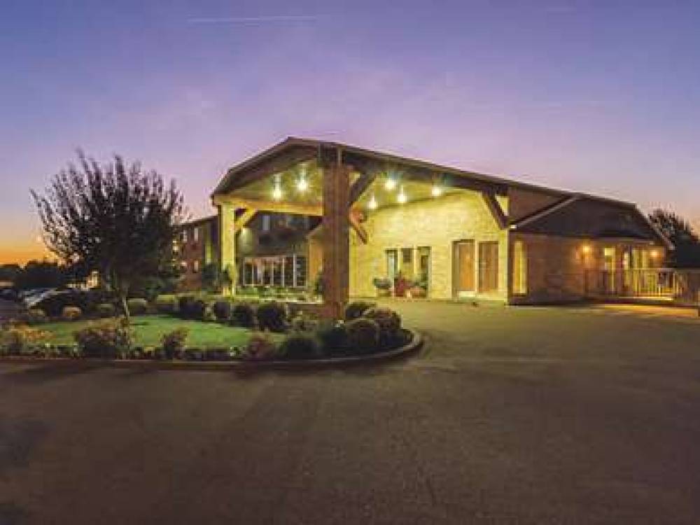 La Quinta Inn & Suites Woodburn 2