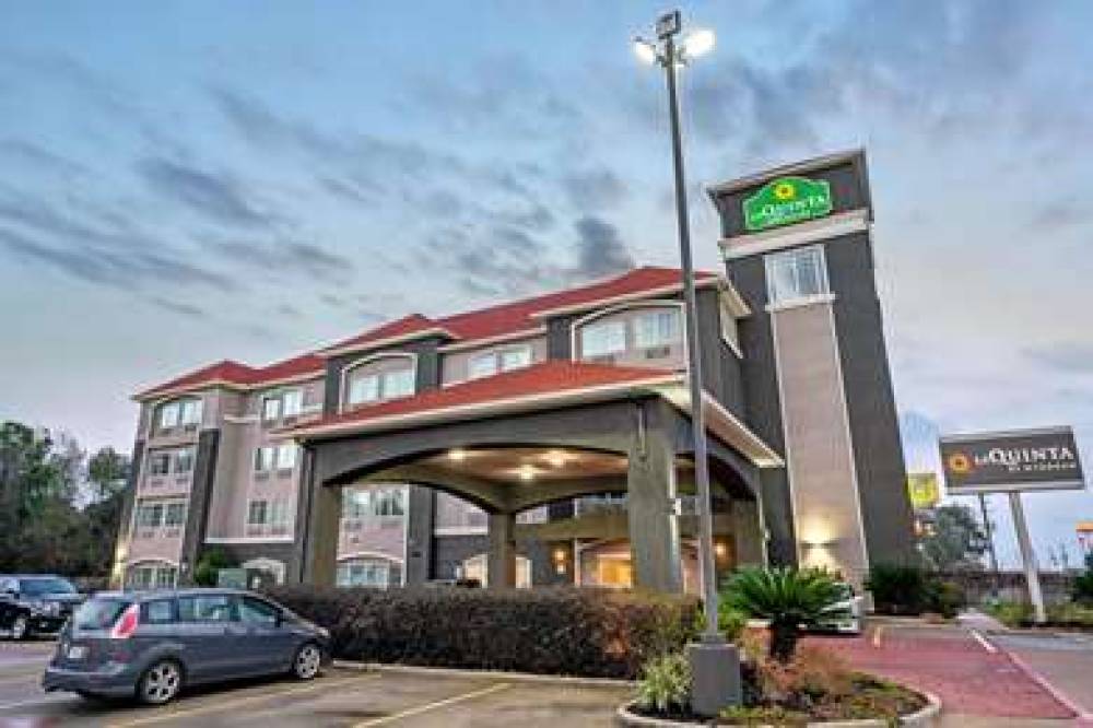 La Quinta Inn & Suites Woodlands Northwest 4