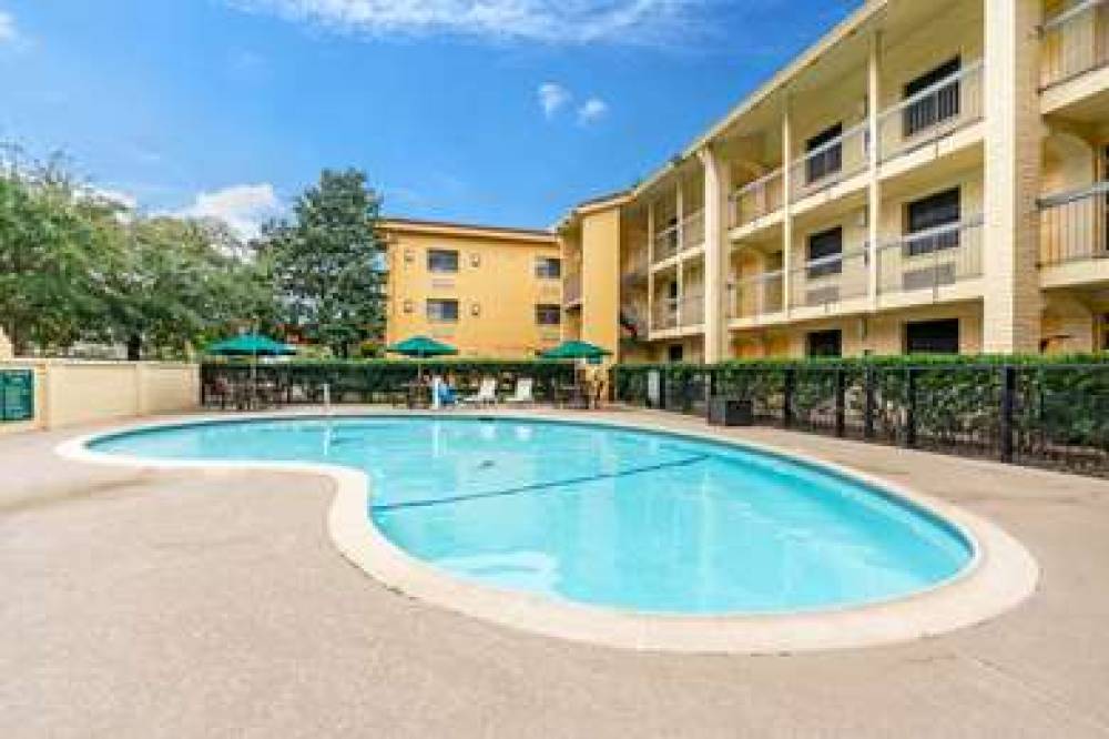 La Quinta Inn The Woodlands North 7