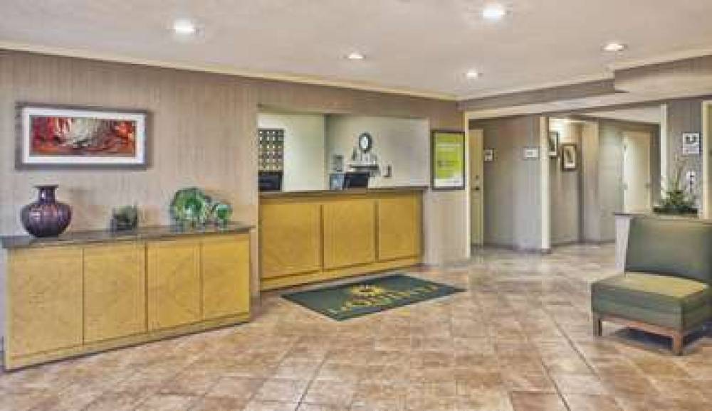 La Quinta Inn Toledo Perrysburg 6