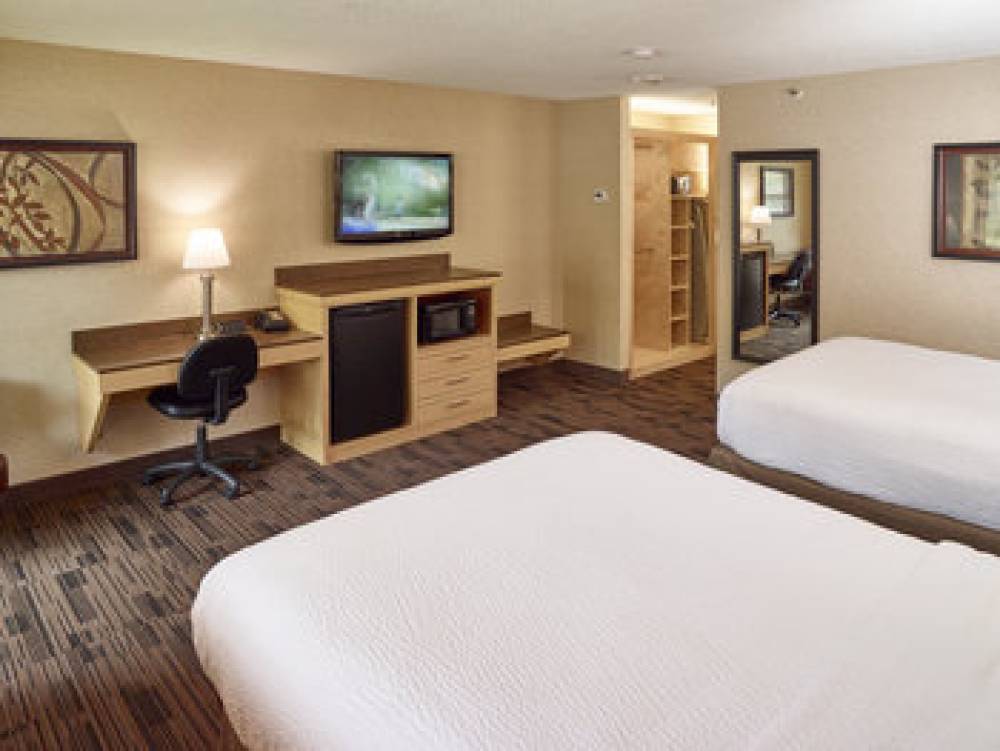 LIVINN HOTEL FRIDLEY 10