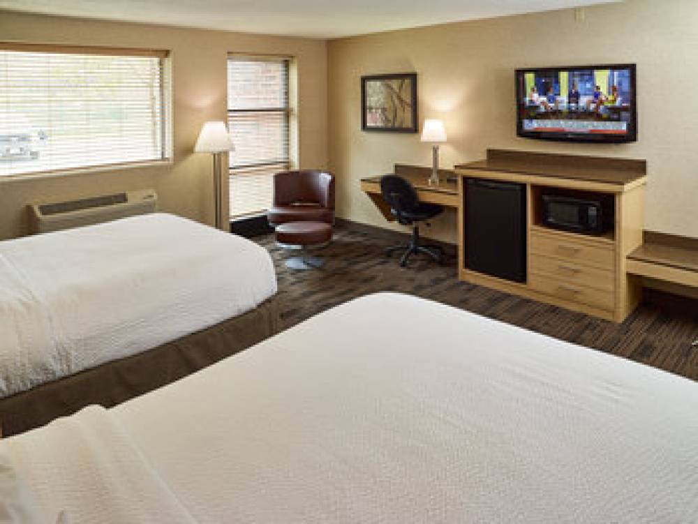 LIVINN HOTEL FRIDLEY 9