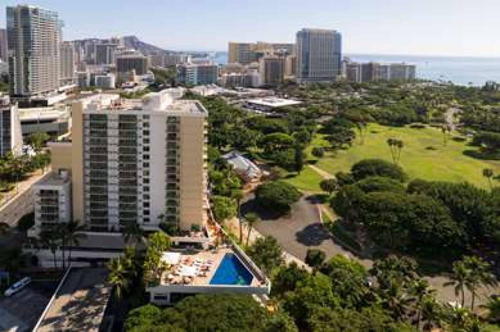 LUANA WAIKIKI HOTEL AND SUITES 4