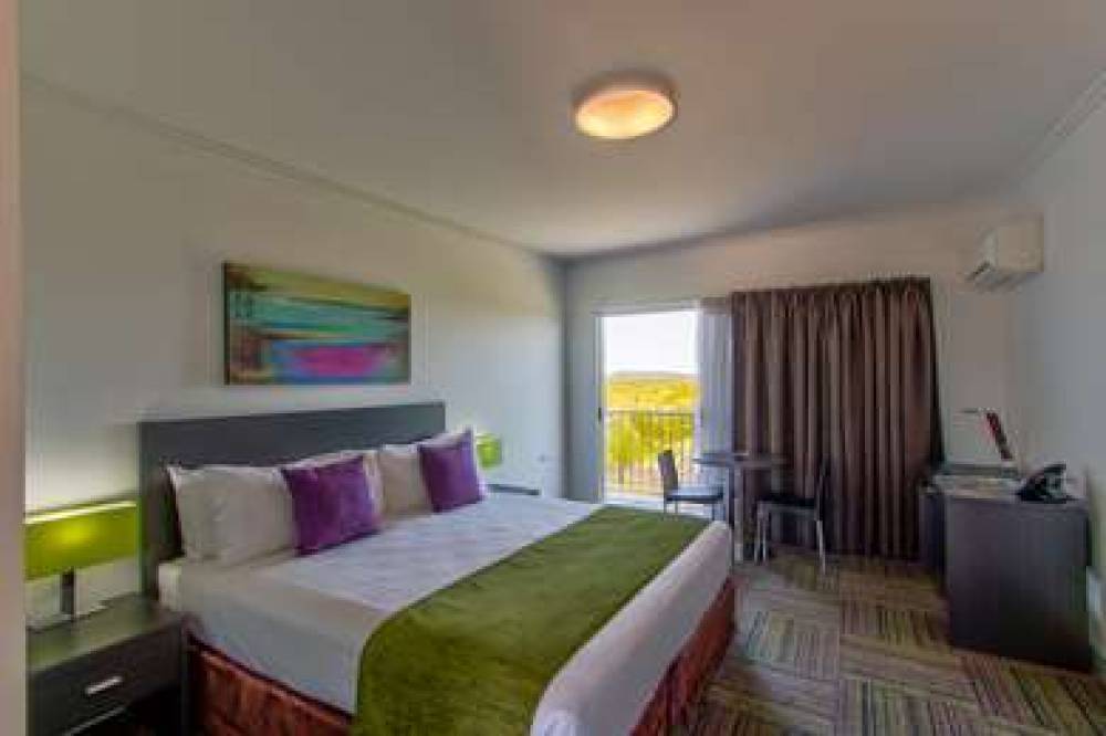 MACKAY OCEANSIDE CENTRAL HOTEL 2